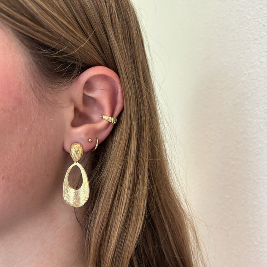 statement oorbellen golvend patroon