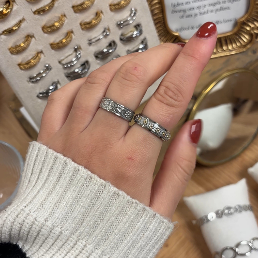 anxiety ring met bloemenrand