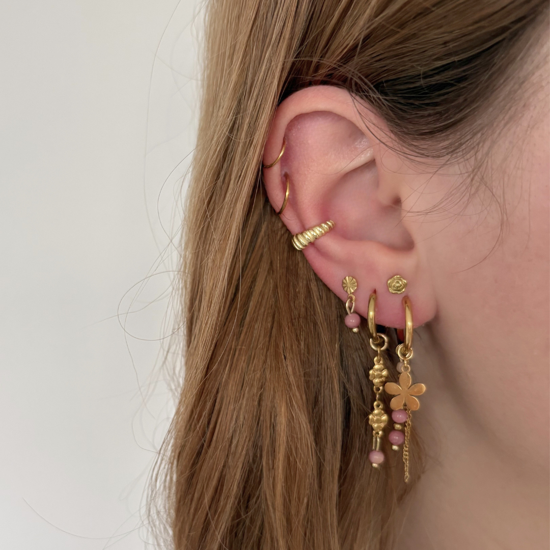 oorbellen met rhodoniet en bloem bedel