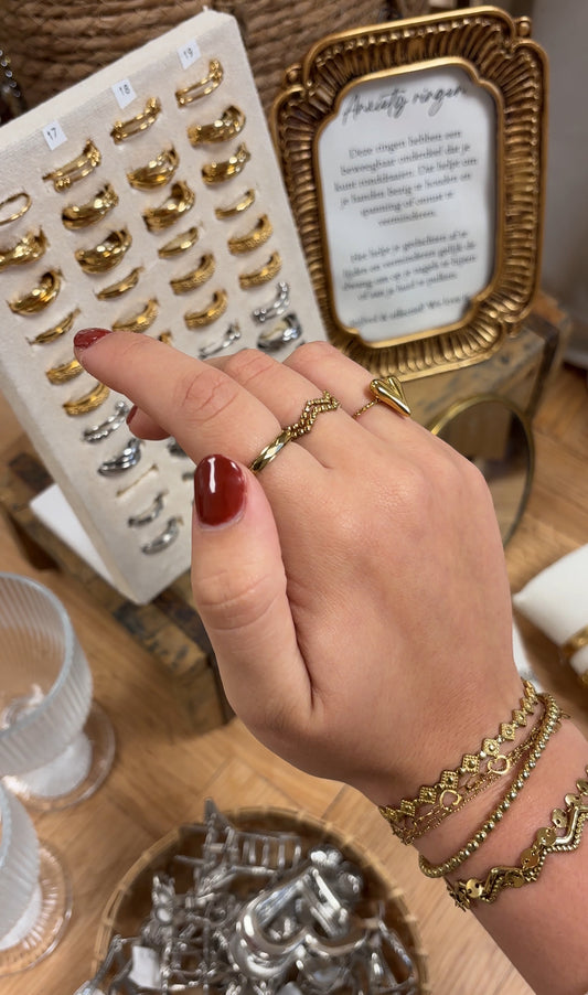 anxiety ring met gedraaid detail