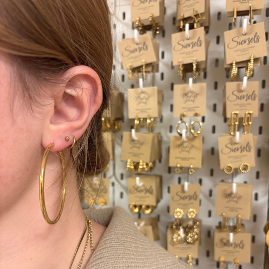 essential hoops 60 mm aanfoto stainless steal oorbelllen