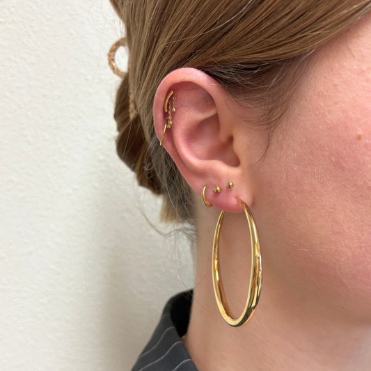 essential hoops curve 60 mm aanfoto stainless steal oorbellen