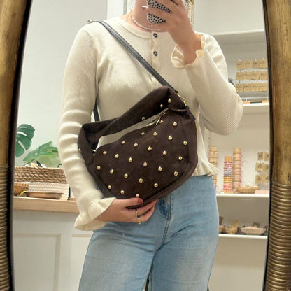 zwarte suède look schoudertas met gouden studs