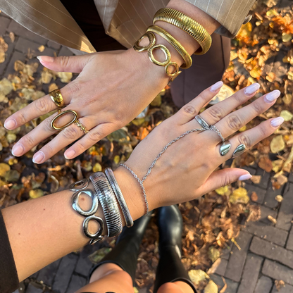 twist oval bangle