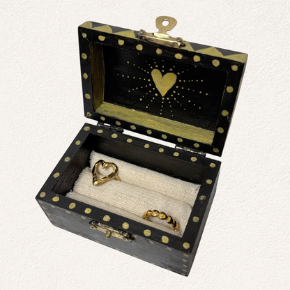 black & gold hearts ring box