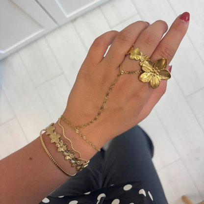 hand chain with twist