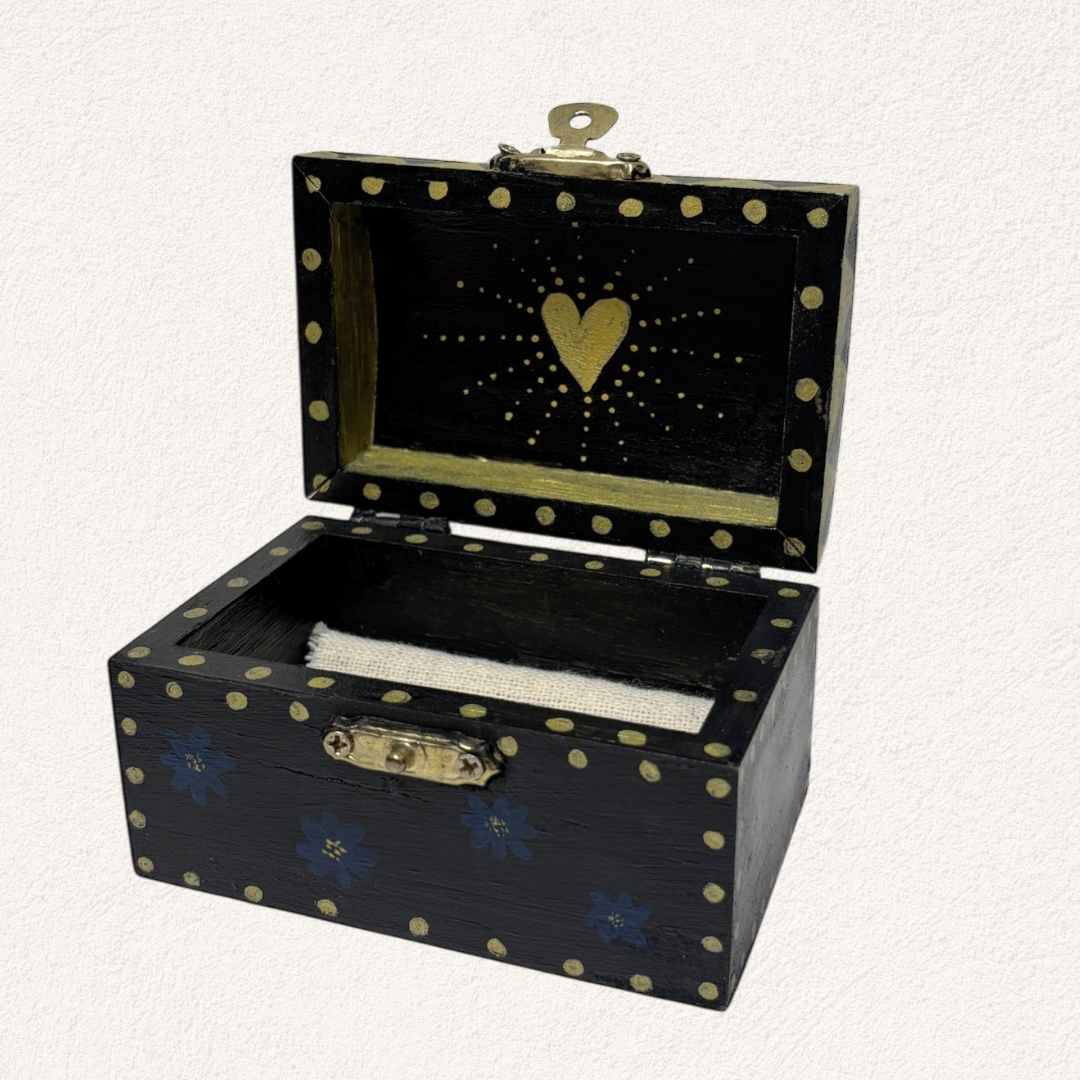 ringendoosje zwart & goud hartjes