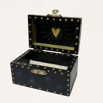 black & gold hearts ring box