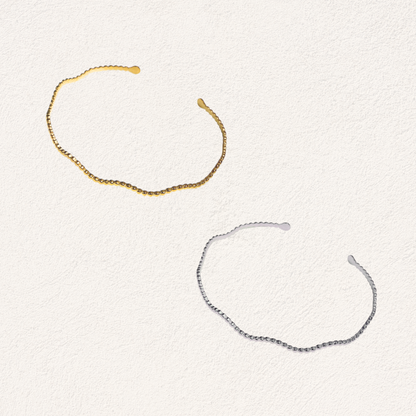 subtle zigzag bangle