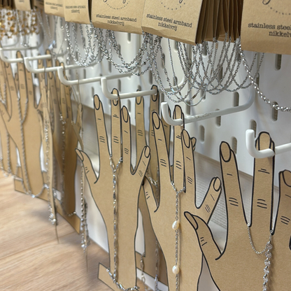 hand chain with twist
