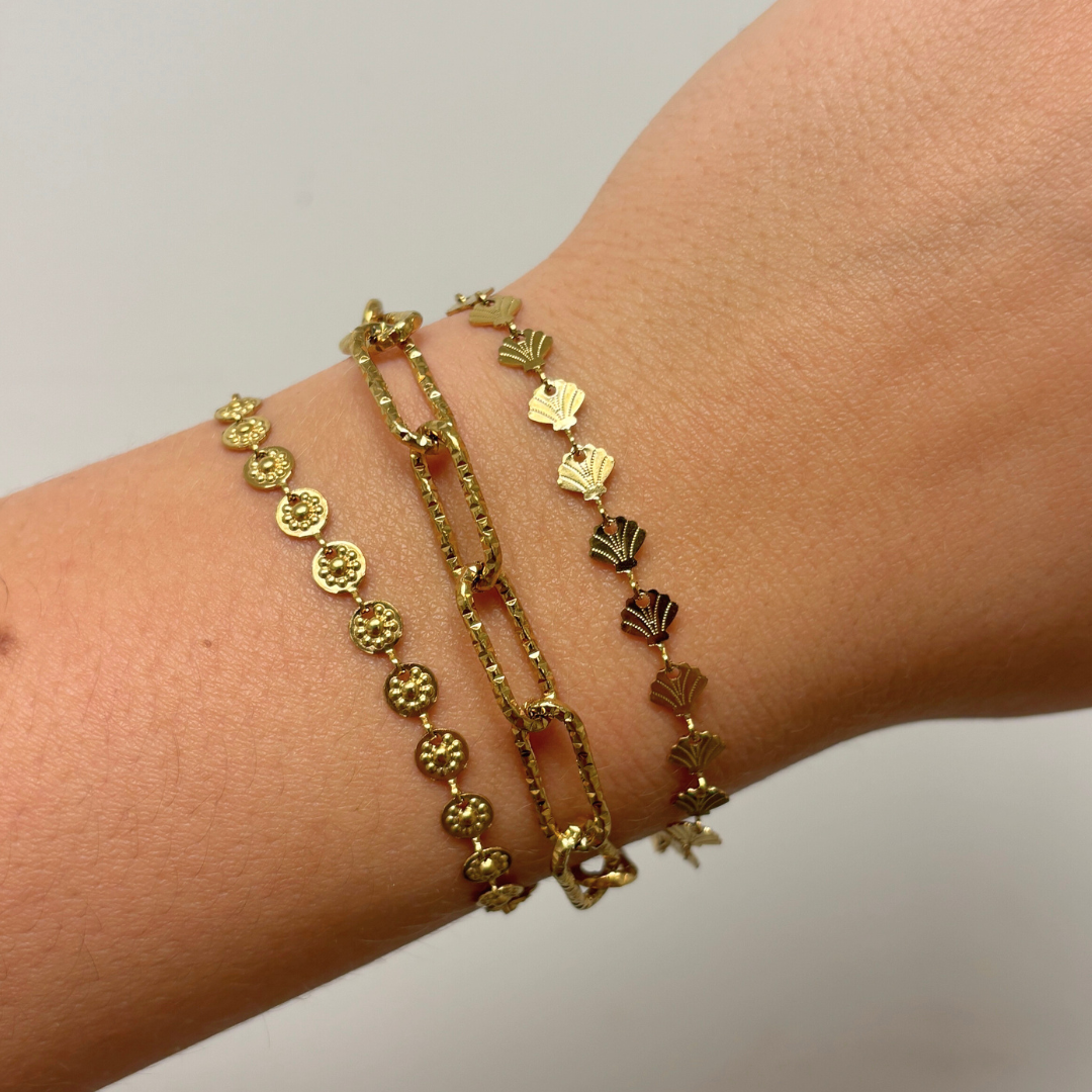 armband van muntjes met bloemetjes