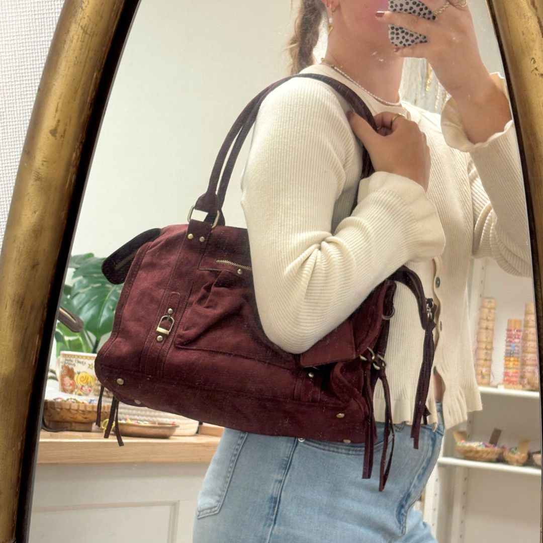 beige suède look handtas met riemdetails