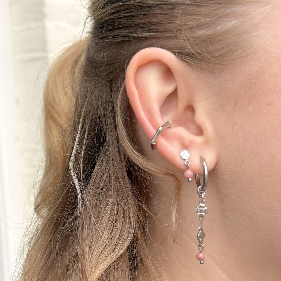 stud oorbellen met rhodoniet