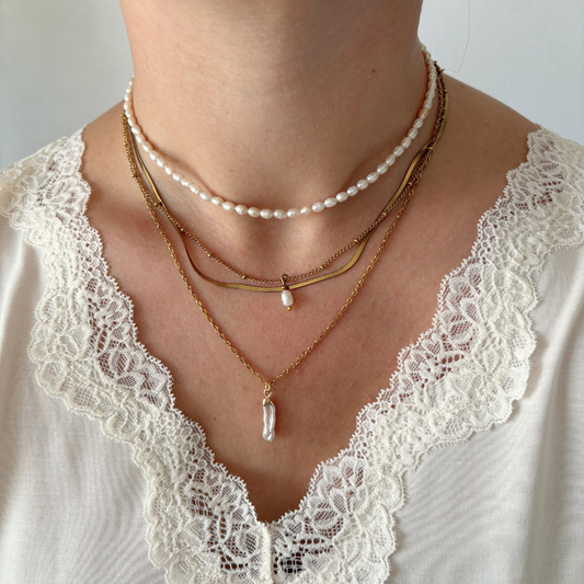 zoetwaterparel hanger ketting