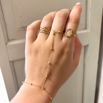 hand chain with twist