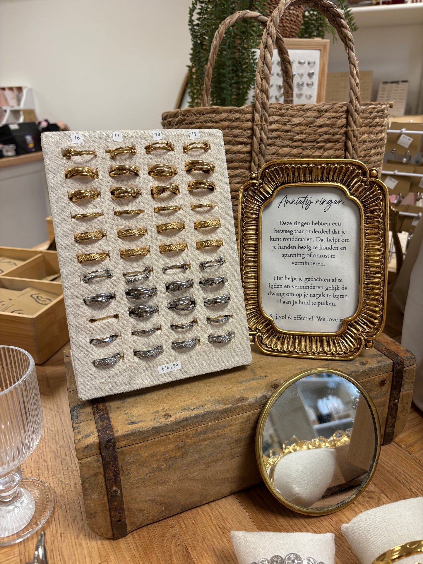 anxiety ring met bloemenrand