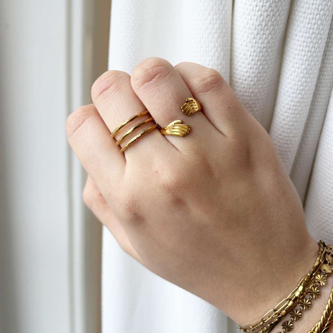 ring met twee handjes