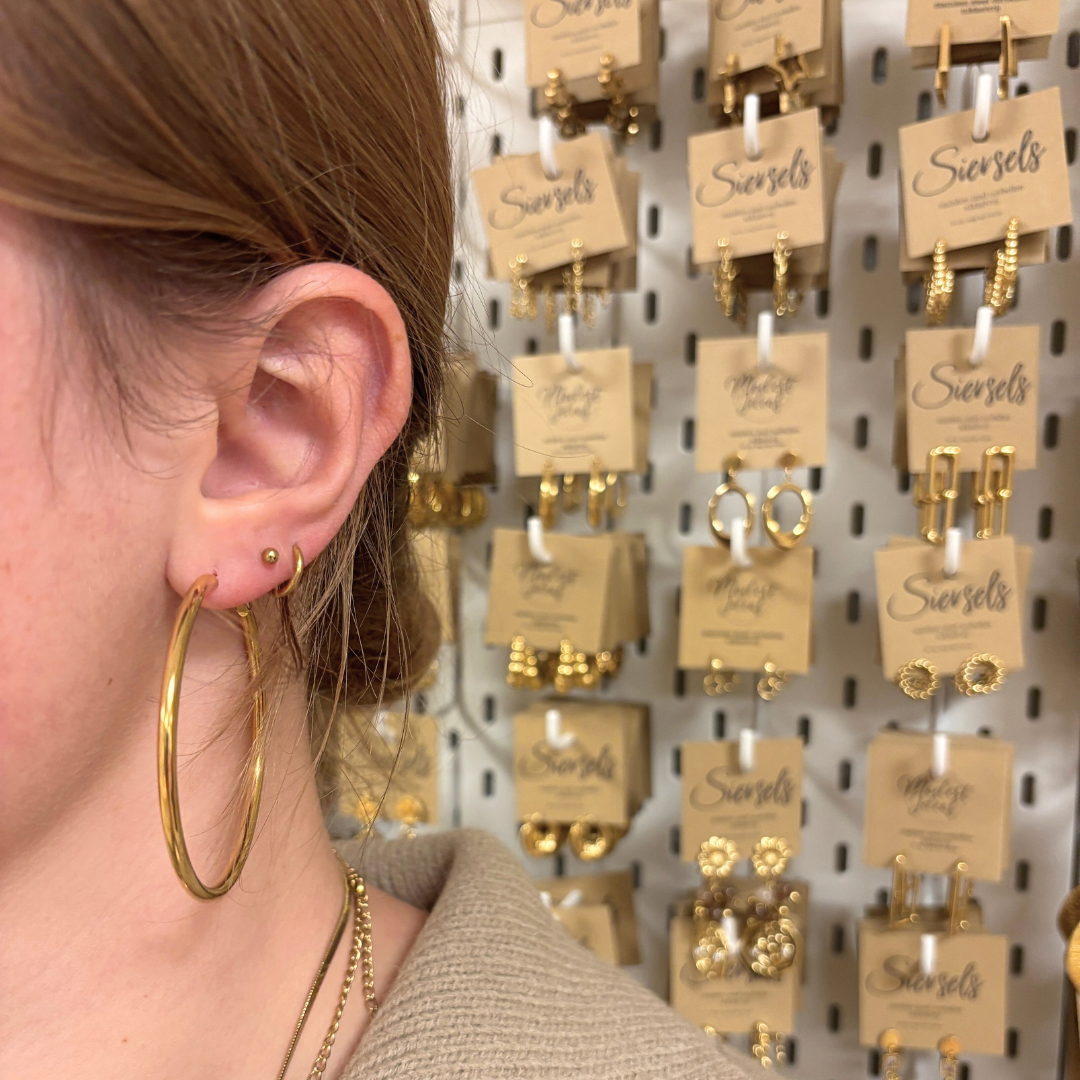 essential hoops 60 mm aanfoto stainless steal oorbelllen