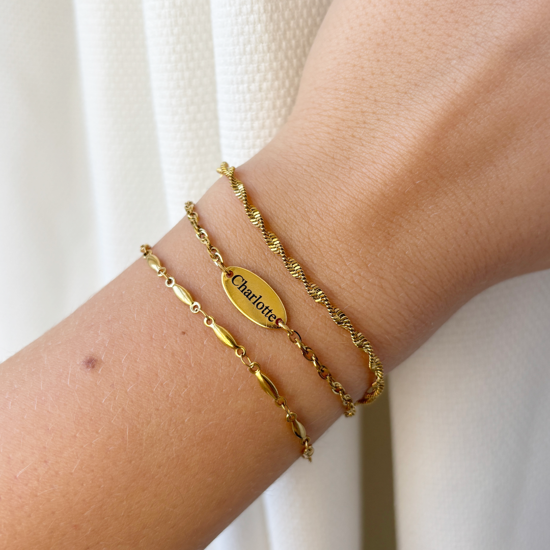 gepersonaliseerde armband met naam ovaal subtiel