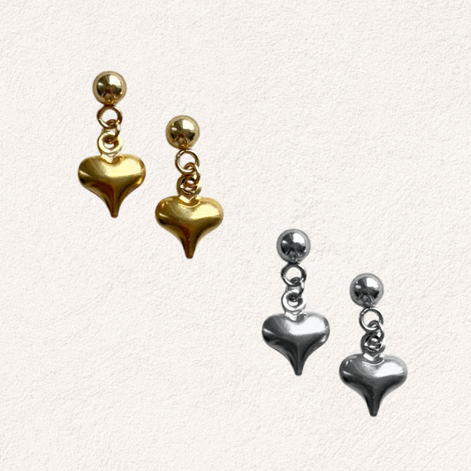 stud oorbellen met kleine hartjes