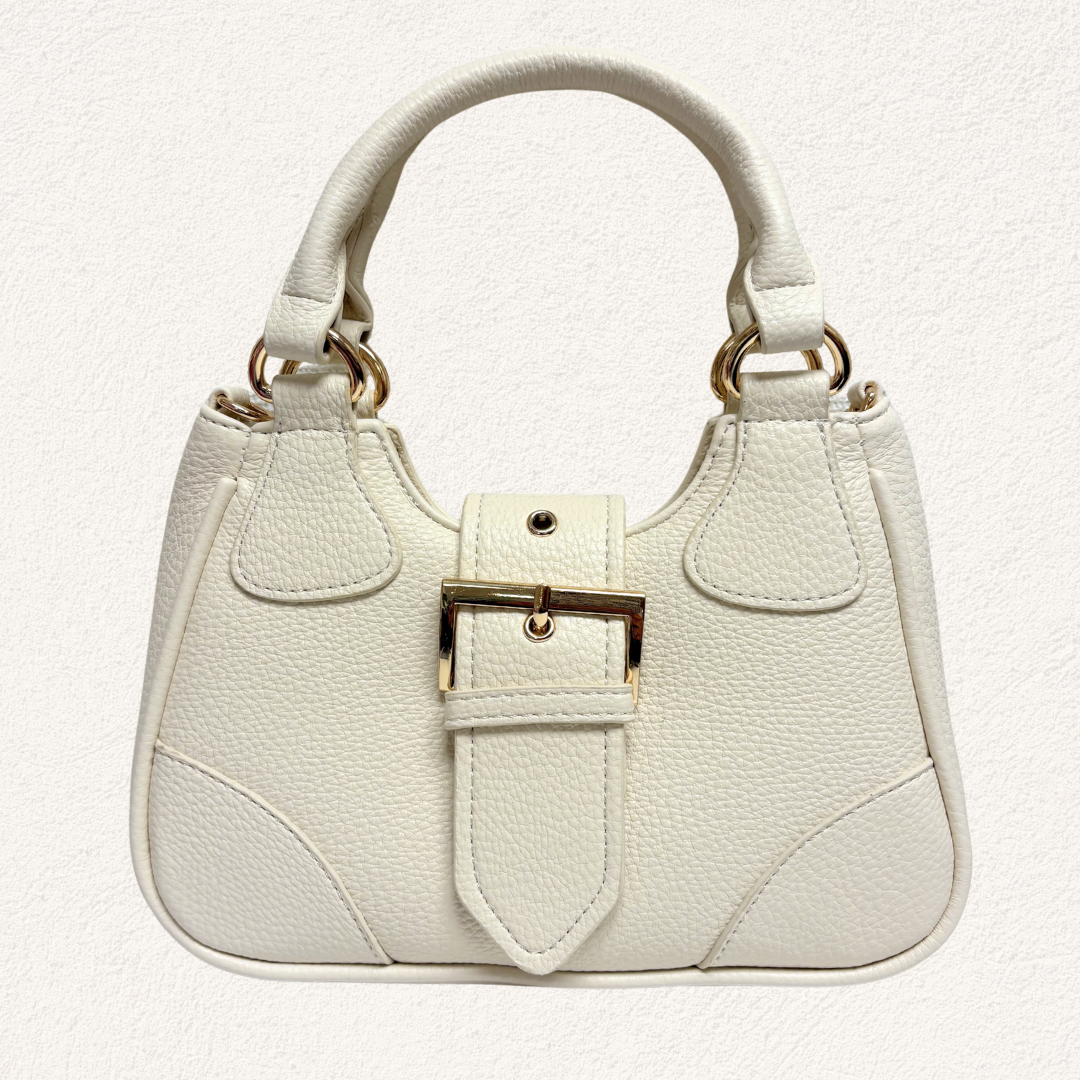 witte handtas met gouden gesp
